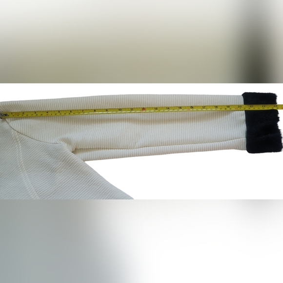 Lilt Elegant White blazer with Black buttons and faux fur collar & sleeve's cuff - Picture 10 of 10